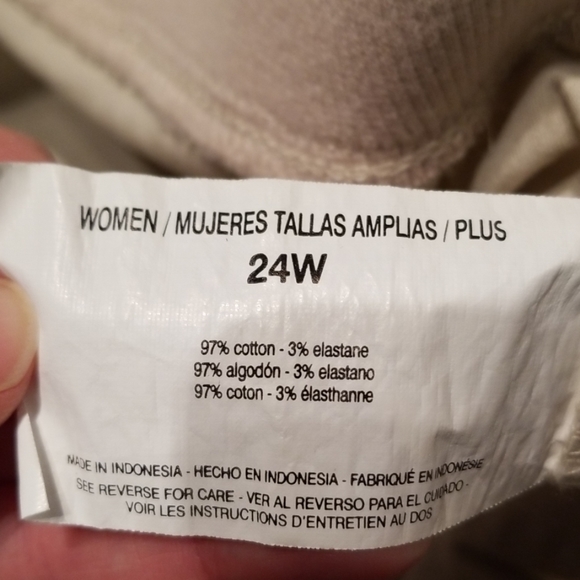 + (Plus) NWT capris - 24W - Picture 4 of 6